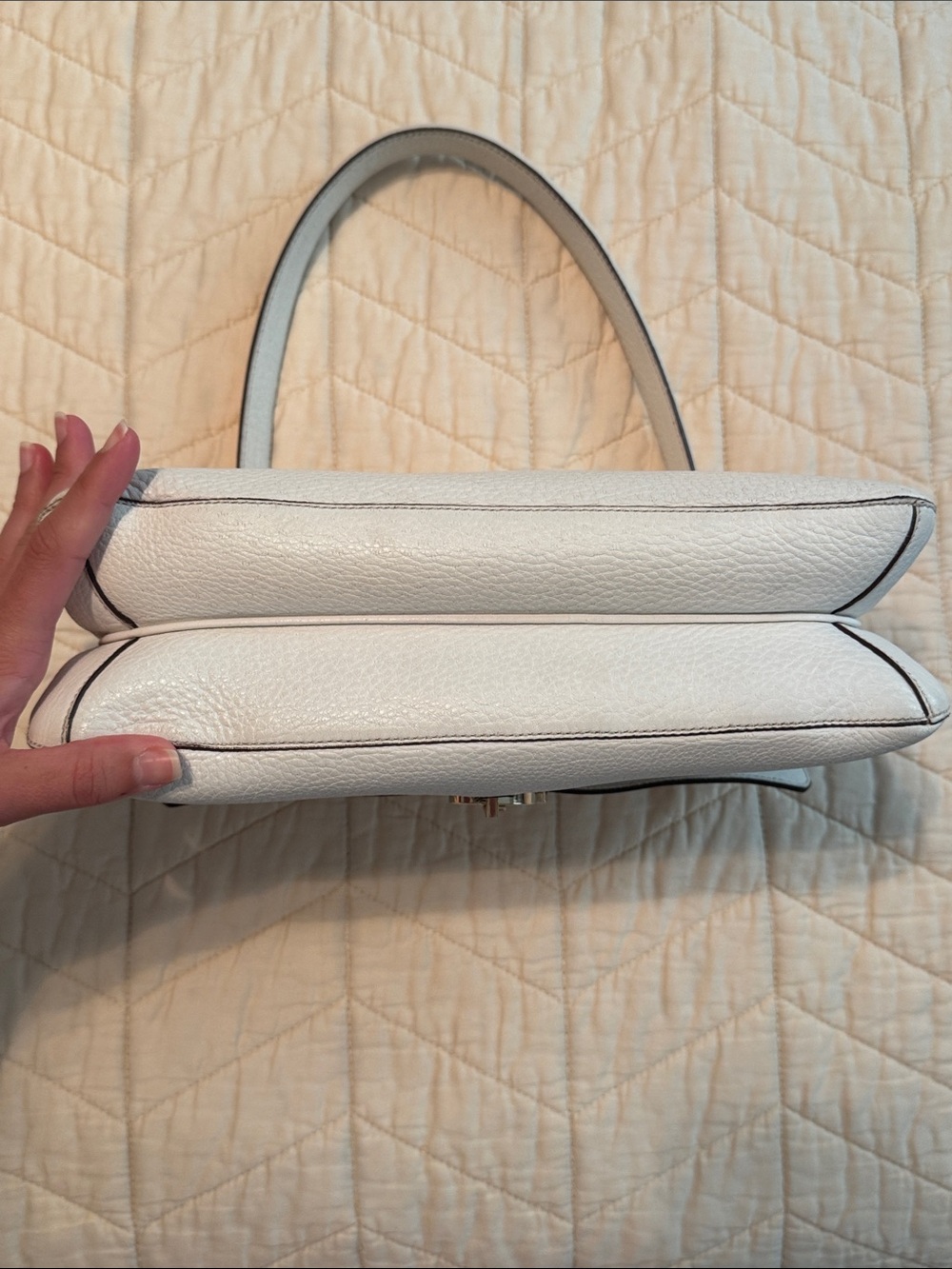 Salvatore Ferragamo Cream Leather Shoulder Bag with Gold Hardware - Picture 6 of 16